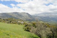 Le village de Thronos en Crète. Vu depuis Agia Fotini. Cliquer pour agrandir l'image.