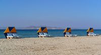 Una playa de Tigkaki a Kos (autor H. Zell). Haga clic para ampliar la imagen.