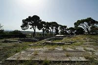 Le village de Tylissos en Crète. Les ruines du sanctuaire grec. Cliquer pour agrandir l'image.