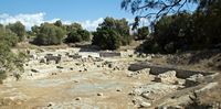Le village de Tympaki en Crète. Les cales du port antique de Komos (auteur Zde). Cliquer pour agrandir l'image.