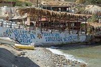 Le village de Tympaki en Crète. La plage de Matala (auteur Zde). Cliquer pour agrandir l'image.
