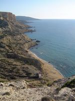 Le village de Tympaki en Crète. La plage rouge à Matala (auteur Pascal Mullon). Cliquer pour agrandir l'image.