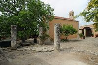 Le village de Vamos en Crète. Le catholicon du monastère Saint-Georges à Karydi. Cliquer pour agrandir l'image.