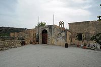 Le village de Vamos en Crète. L'entrée du monastère Saint-Georges à Karydi. Cliquer pour agrandir l'image.