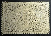 Le village de Vamos en Crète. Dentelle au fuseau au musée ethnographique de Gavalochori. Cliquer pour agrandir l'image.