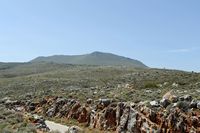 Le village de Souda en Crète. Le mont Drapanokefala vu depuis le cap Drapano. Cliquer pour agrandir l'image.