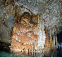 Le village de Vamos en Crète. La grotte des Éléphants. Cliquer pour agrandir l'image.