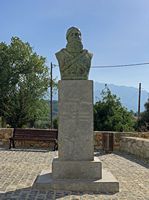 Le village de Vamos en Crète. Statue d'Emmanuel Malekakis (auteur Benoît Prieur). Cliquer pour agrandir l'image.