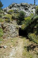 Le village de Vamos en Crète. Le tunnel d'accès à la casemate allemande à Kokkino Chorio. Cliquer pour agrandir l'image.