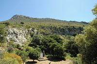 Le village de Vamos en Crète. Le tunnel d'accès à la casemate allemande à Kokkino Chorio. Cliquer pour agrandir l'image.
