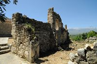 Le village de Vamos en Crète. Ruines du monastère de la Dormition de la Vierge à Karydi. Cliquer pour agrandir l'image.