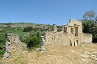 Le village de Vamos en Crète. Ruines du monastère de la Dormition de la Vierge à Karydi. Cliquer pour agrandir l'image.