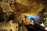 Le village de Zoniana en Crète. La grotte de Sfentoni. Cliquer pour agrandir l'image.