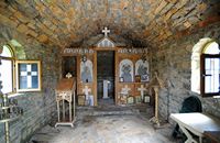Le village de Zoniana en Crète. L'église Saint-Georges des Pâturages. Cliquer pour agrandir l'image.