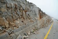 Le village de Zoniana en Crète. Roches calcaires sur la route de Zoniana au Nida. Cliquer pour agrandir l'image.