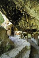 La ville d’Agia Fotini en Crète. La grotte Saint-Antoine à Patsos. Cliquer pour agrandir l'image.