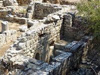 Le site archéologique de Gortyne en Crète. Crypte du temple des divinités égyptiennes (auteur Olaf Tausch). Cliquer pour agrandir l'image.