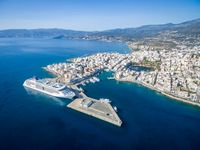 La ville d’Agios Nikolaos en Crète. Le Vieux-Port (auteur Office de Tourisme). Cliquer pour agrandir l'image.