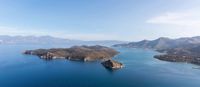 La ville d’Agios Nikolaos en Crète. Les îlots de Toussaints et de Mikronissi (auteur Office de Tourisme). Cliquer pour agrandir l'image.