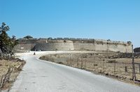 Der Zugang zu Antimahia Festung auf der Insel Kos (Autor ich_selbst ...). Klicken, um das Bild zu vergrößern.