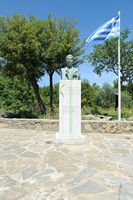 La ville d’Anogia en Crète. Buste du capitaine Stavros Niotis. Cliquer pour agrandir l'image.