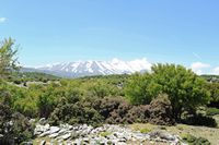La ville d’Anogia en Crète. Le mont Ida vu depuis Zominthos. Cliquer pour agrandir l'image.