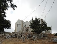 La ville d’Archanès en Crète. L'église Afentis Christos sur le mont Giouchtas. Cliquer pour agrandir l'image.