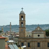 La vieille ville de La Canée en Crète. Clocher de la cathédrale orthodoxe vu depuis le cavalier Saint-Dimitri. Cliquer pour agrandir l'image.