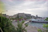 La nouvelle forteresse de la ville de Corfou. Vue depuis le port. Cliquer pour agrandir l'image.