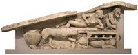 Le sud de la vieille ville de Corfou. Fronton de Dionysos au Musée archéologique de Corfou (auteur Dr. K.). Cliquer pour agrandir l'image.