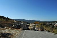 La ville d'Évangélismos en Crète. Travaux de construction des accès au nouvel aéroport d'Héraklion à Kastelli. Cliquer pour agrandir l'image.