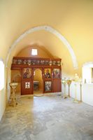 La ville d'Évangélismos en Crète. Intérieur de l'église Sainte-Croix (Timios Stavros) sur le site de Lyctos. Cliquer pour agrandir l'image.