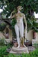 L’Achilleion, le palais de Sissi à Corfou. Statue de Phryné (auteur Jean Housen). Cliquer pour agrandir l'image.