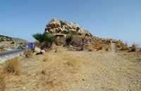 La ville de Gazi en Crète. Sentier d'accès à la forteresse de Paliokastro. Cliquer pour agrandir l'image.