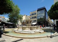 L'est de la ville d’Héraklion en Crète. La fontaine de Morosini. Cliquer pour agrandir l'image.
