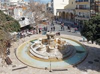 L'est de la ville d’Héraklion en Crète. La fontaine de Morosini (auteur C. Messier). Cliquer pour agrandir l'image.