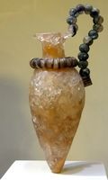 Le Musée archéologique d’Héraklion en Crète. Vase en cristal de roche du site de Zakros (auteur Bernard Gagnon). Cliquer pour agrandir l'image.