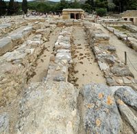 Le palais de Cnossos à Héraklion en Crète. Les magasins de l'ouest. Cliquer pour agrandir l'image.