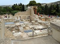 Le palais de Cnossos à Héraklion en Crète. L'entrée nord. Cliquer pour agrandir l'image.