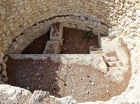 Le palais de Cnossos à Héraklion en Crète. Puits à offrandes (auteur Olaf Tausch). Cliquer pour agrandir l'image.