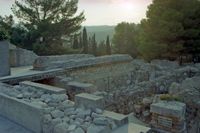 Le palais de Cnossos à Héraklion en Crète. Le corridor des magasins. Cliquer pour agrandir l'image.