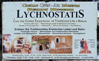 La ville d’Hersonissos en Crète. Enseigne de l'écomusée Lychnostatis. Cliquer pour agrandir l'image.