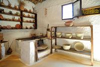 La ville d’Hersonissos en Crète. Atelier de poterie de l'écomusée Lychnostatis. Cliquer pour agrandir l'image.