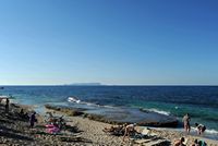 La ville d'Hersonissos en Crète. La plage d'Anissaras et l'île de Dia. Cliquer pour agrandir l'image.