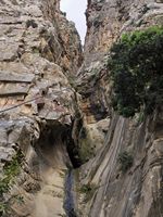 La côte nord de la commune d’Iérapétra en Crète. Cascade des gorges du Cha (auteur C. Messier). Cliquer pour agrandir l'image.