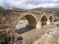 La côte sud de la commune d’Iérapétra en Crète. Le pont sur la rivière de Myrtos (auteur C. Messier). Cliquer pour agrandir l'image.
