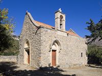 La côte sud de la commune d’Iérapétra en Crète. L'église Saint-Georges près de Malès (auteur C. Messier). Cliquer pour agrandir l'image.