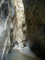 La côte sud de la commune d’Iérapétra en Crète. Les gorges de Sarakina (auteur Yooga). Cliquer pour agrandir l'image.