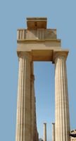 Ruïnes van de tempel van Athéna Lindia aan Lindos in Rhodos. Klikken om het beeld te vergroten.