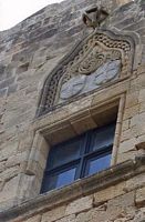 Ventana del castillo de la fortaleza de Lindos en Rodas. Haga clic para ampliar la imagen.